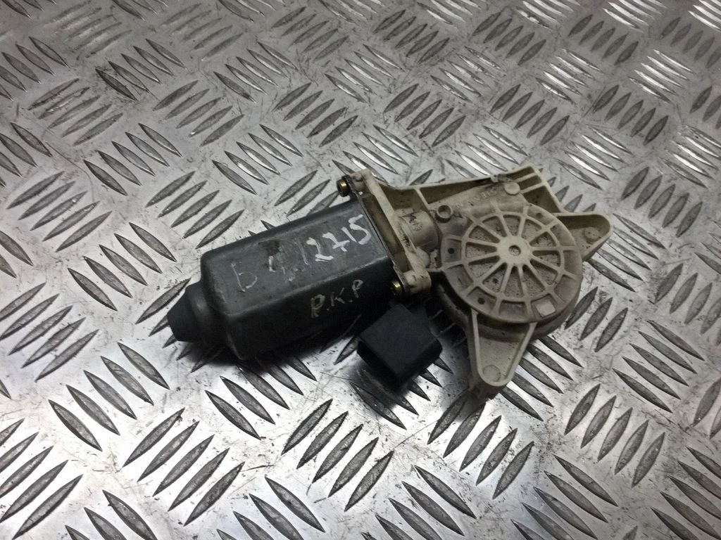 Front door window regulator motor 1J1959801