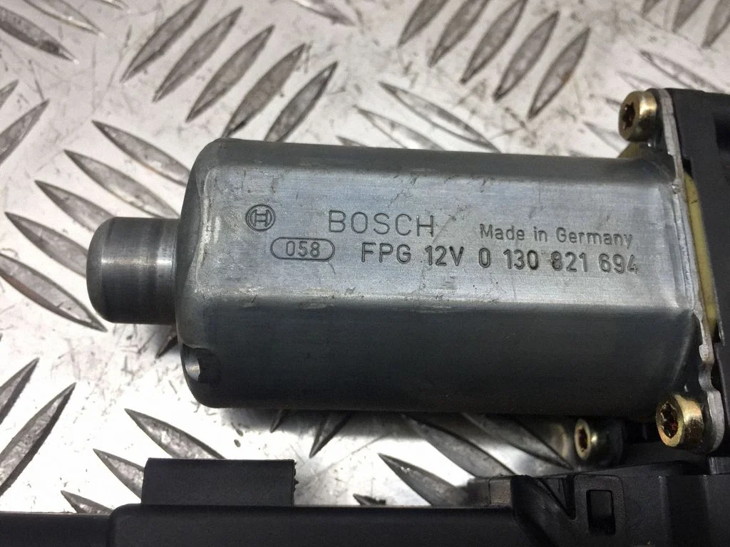 Front door window regulator motor – Volkswagen Passat B5.5 (2001-2005)