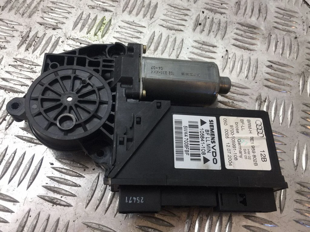Front door window regulator motor 8E1959802B