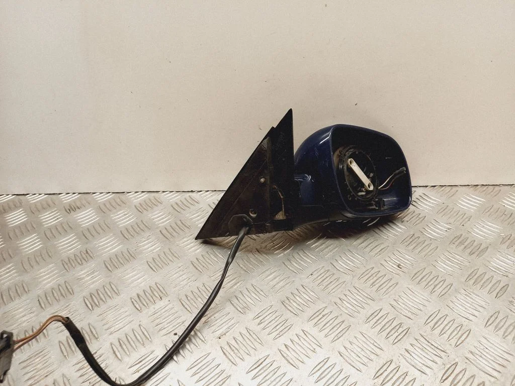 Front door electric wing mirror E1020514