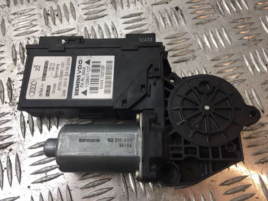 Front door window regulator motor 8E2959802
