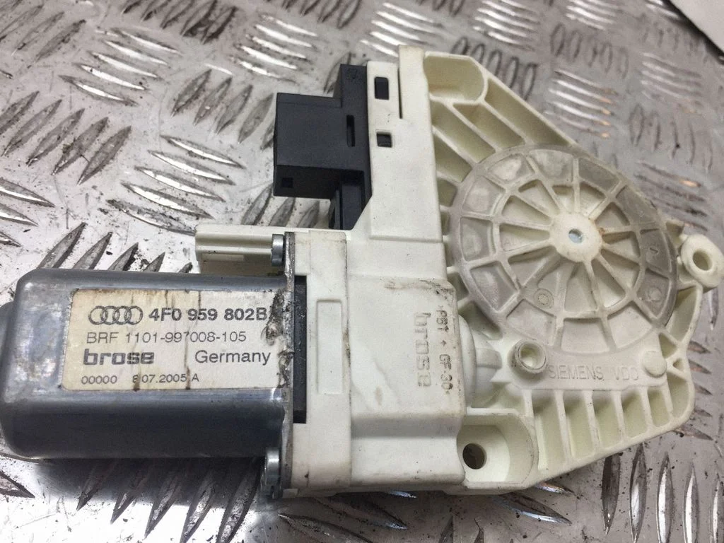 Front door window regulator motor 4F0959802B