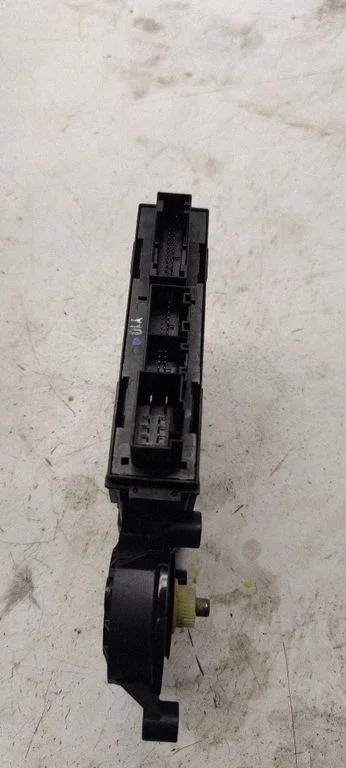 Front door window regulator motor 8E1959802B