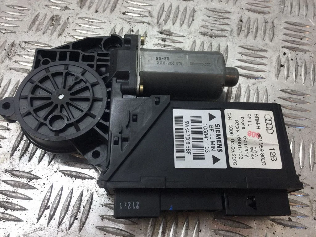 Front door window regulator motor 8E1959802B