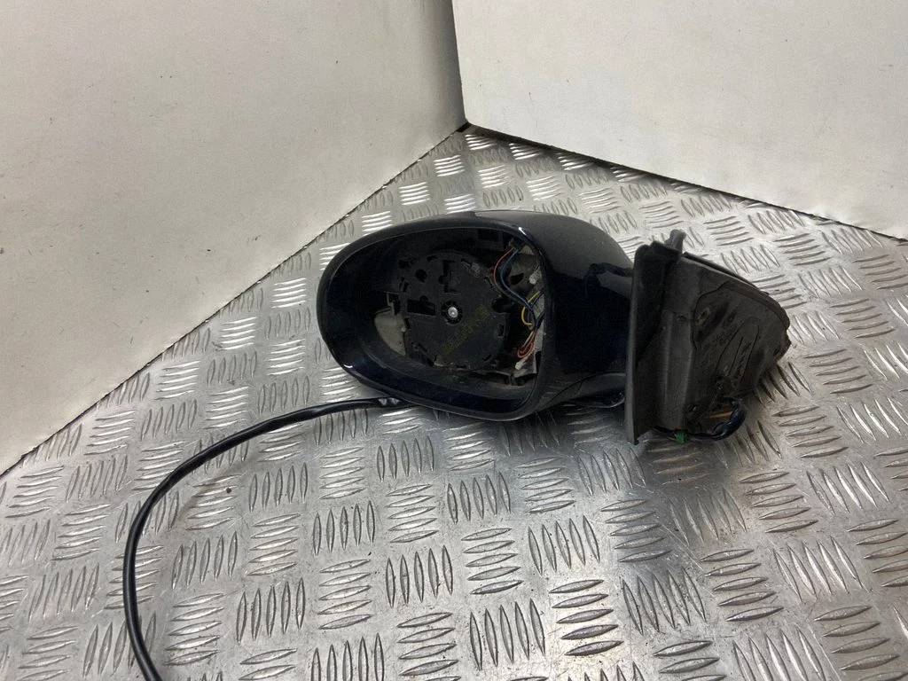 Esiukse elektriline välispeegel E1010781