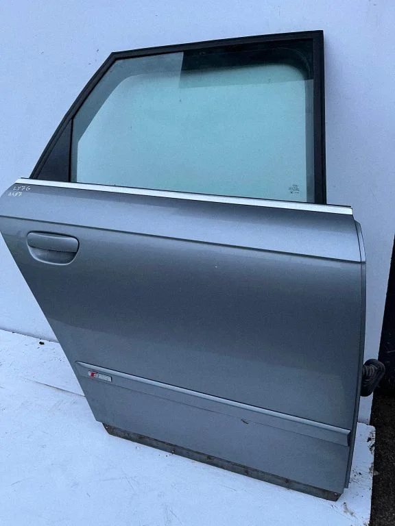 Rear door – rear right