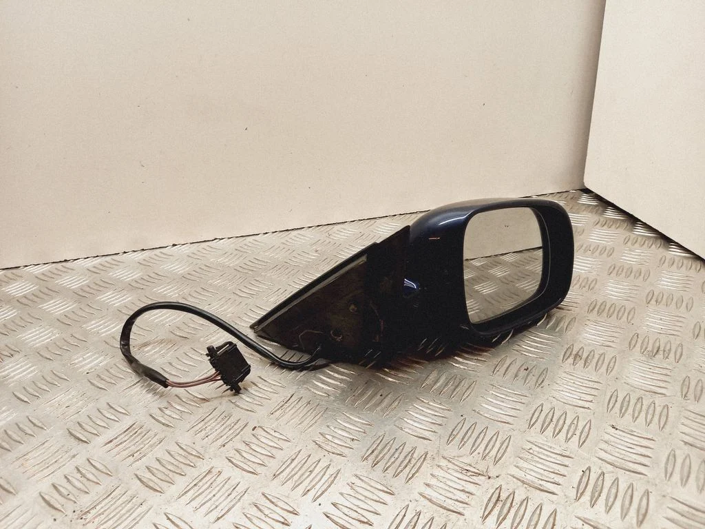 Front door electric wing mirror E1020514