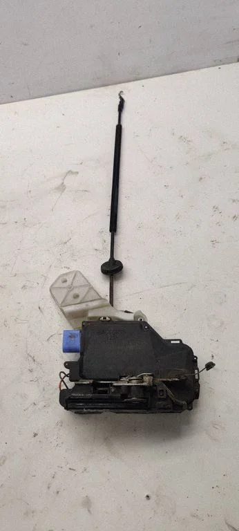 Rear door lock 7L0839015D