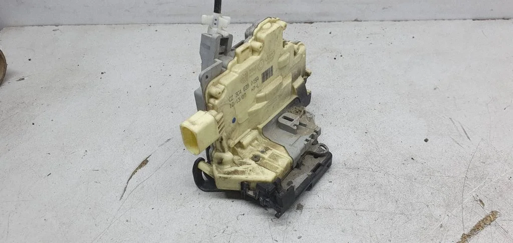 Rear door lock 3C4839015A
