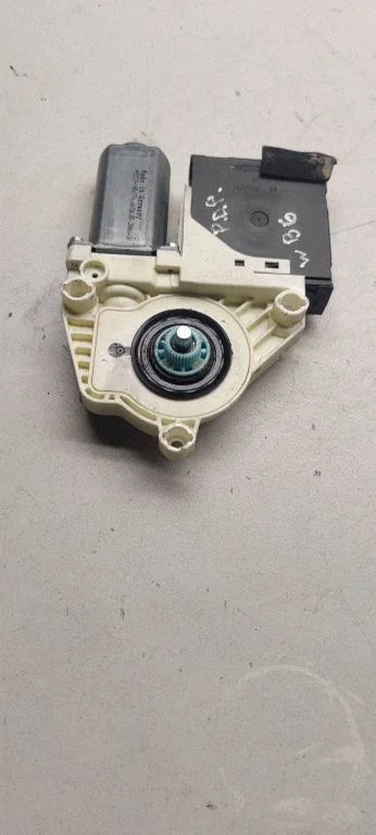 Front door window regulator motor – Volkswagen Passat CC (2008-2016)