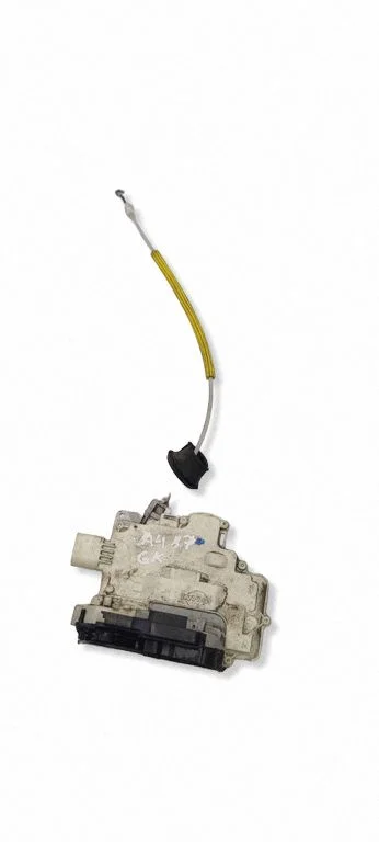 Rear door lock 8E0839015