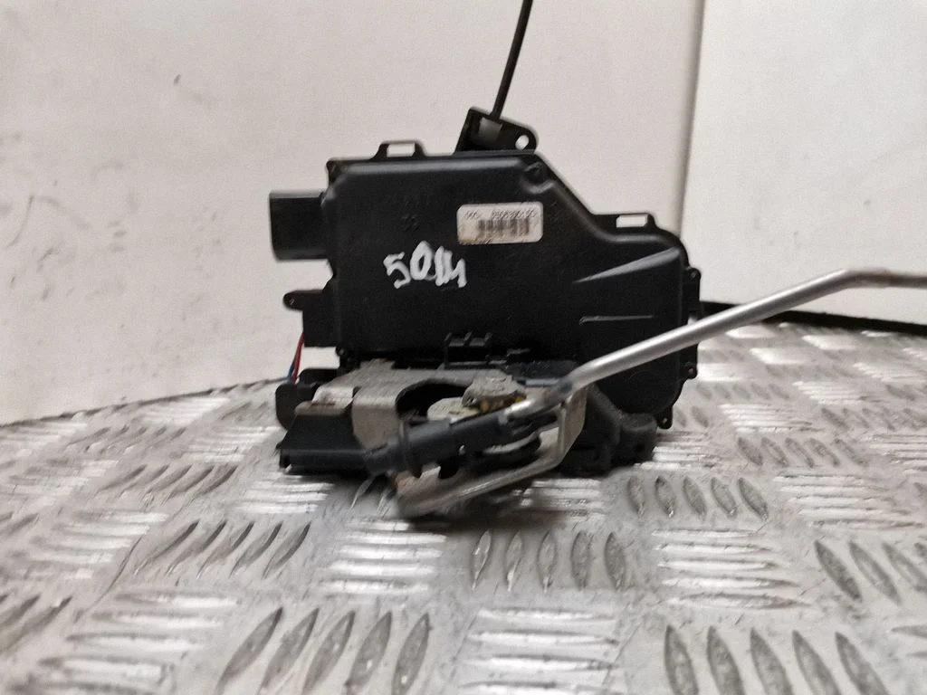 Rear door lock 8E0839015C