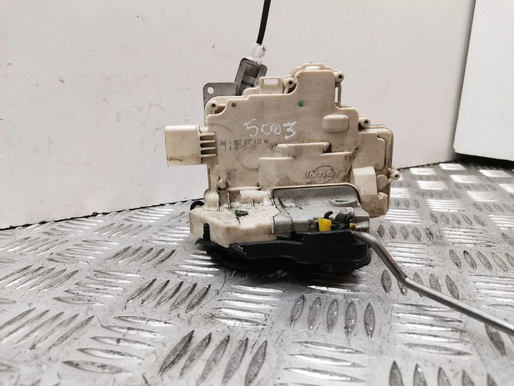 Zamek drzwi tylnych 8E2837015AA