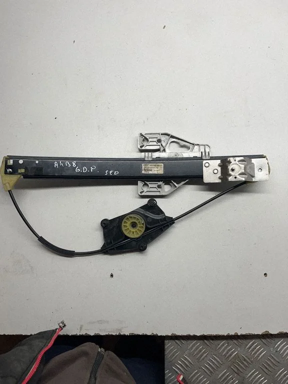 Rear window lifting mechanism without motor 8K0839462A