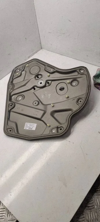 Tagaukse elektriline aknatõstuk mootoriga 1Z0839655B