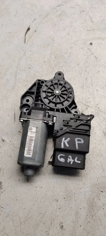 Rear door window regulator with motor – Volkswagen Golf Plus (2005-2013)