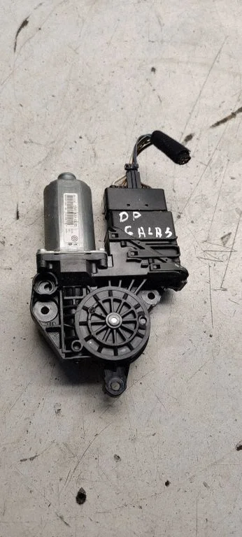 Rear door window regulator with motor 5m0839402b
