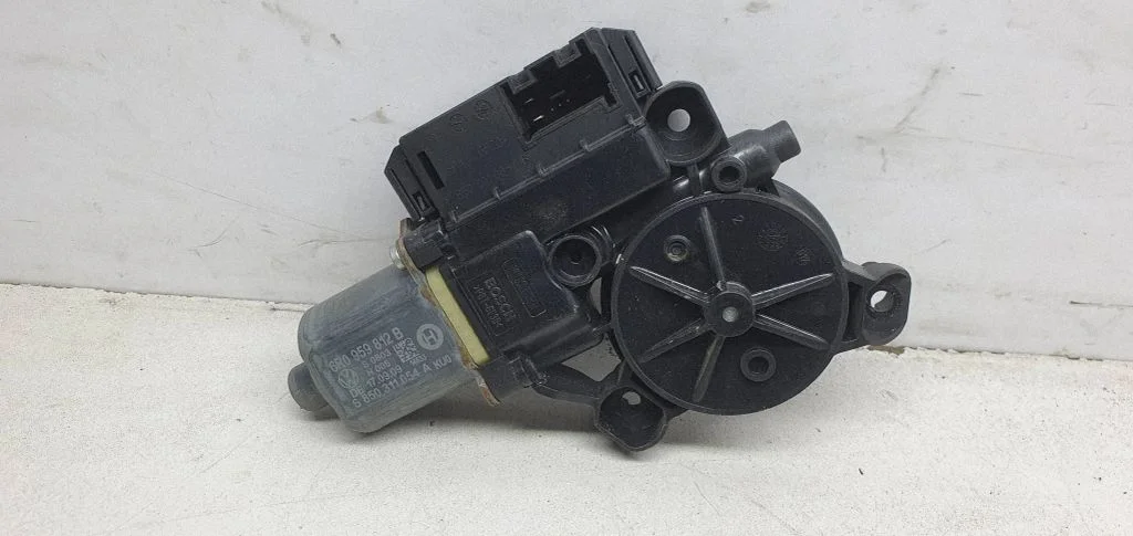 Rear door window regulator with motor – Volkswagen Polo V 6R (2009-2017)