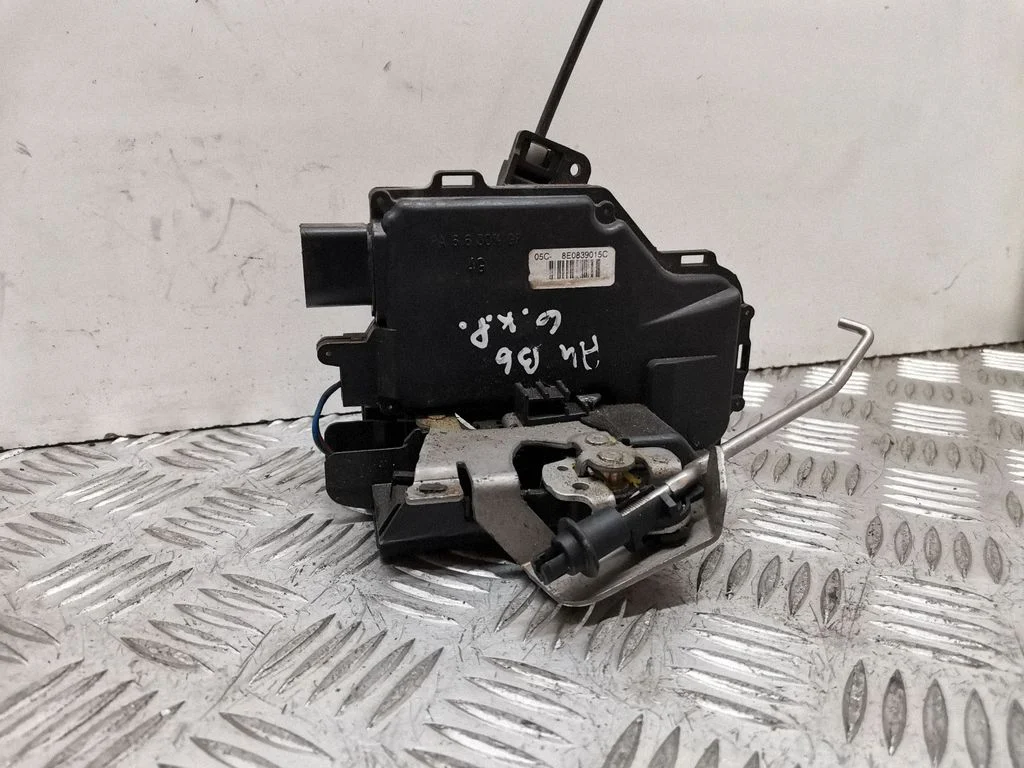 Rear door lock 8E0839015C