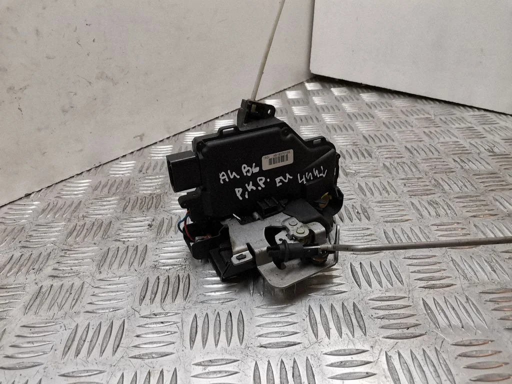 Zamek drzwi przednich – Audi A4 S4 B6 8E 8H (2001-2005)