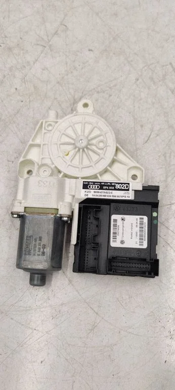 Rear door window regulator motor 8P4959802D
