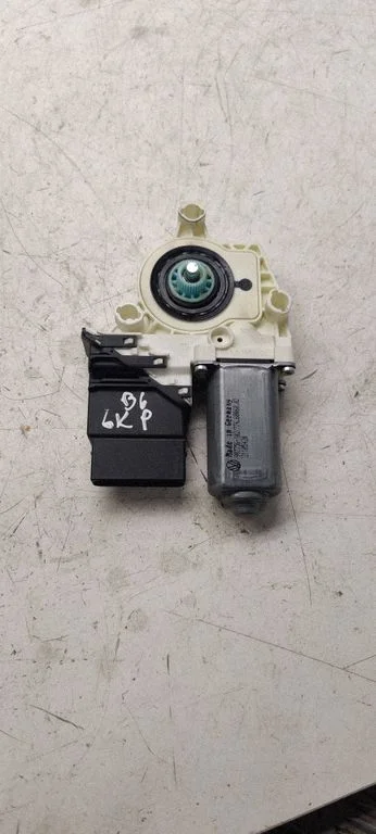 Rear door window regulator motor 3C9959703