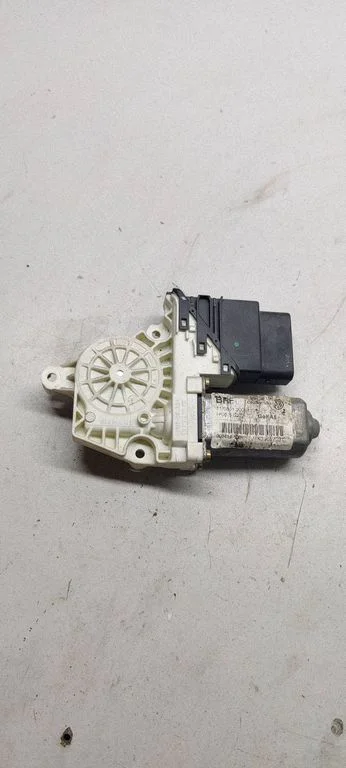 Rear door window regulator with motor 1k0959703c