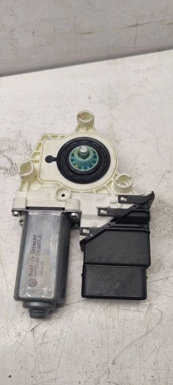 Rear door window regulator motor 3C9959704