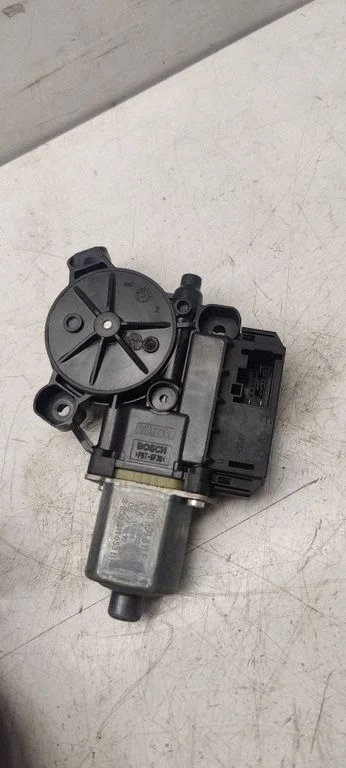 Aizmugurējā loga pacēlāja motoriņš 6R0959811F
