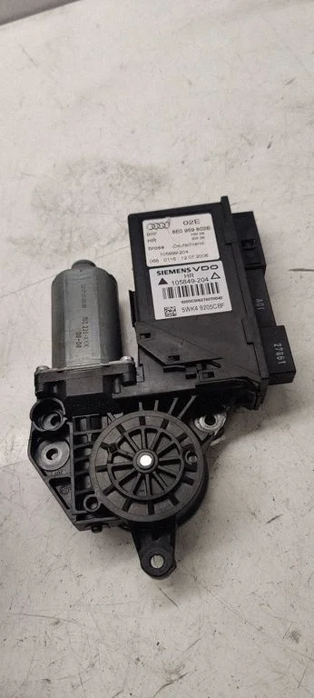 Aizmugurējā loga pacēlāja motoriņš 8E0959802E