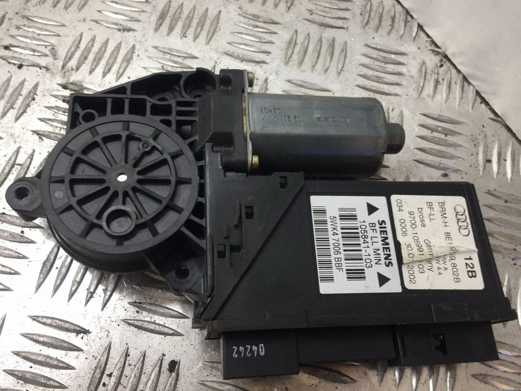 Front door window regulator motor 8E1959802B