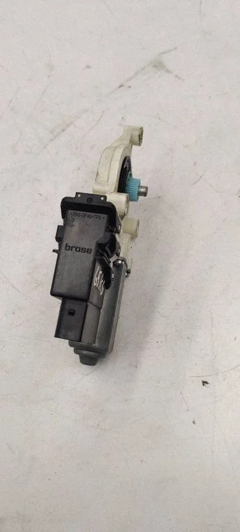 Rear door window regulator motor 1K5839401L