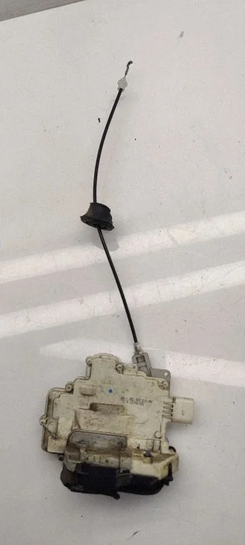 Front door lock 8e1837016aa