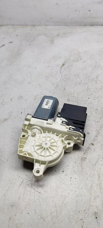 Rear door window regulator motor 3c9959704
