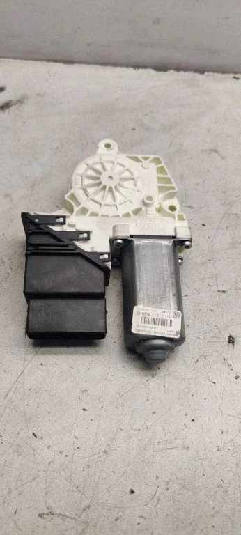 Rear door window regulator motor 1K0959704P