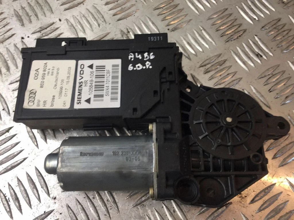 Front door window regulator motor 8E0959802A