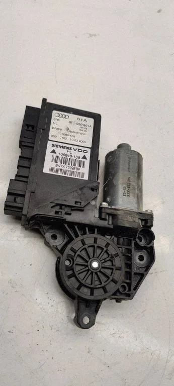 Rear door window regulator motor 8e0959801A