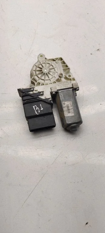 Rear door window regulator motor 1k0959704p