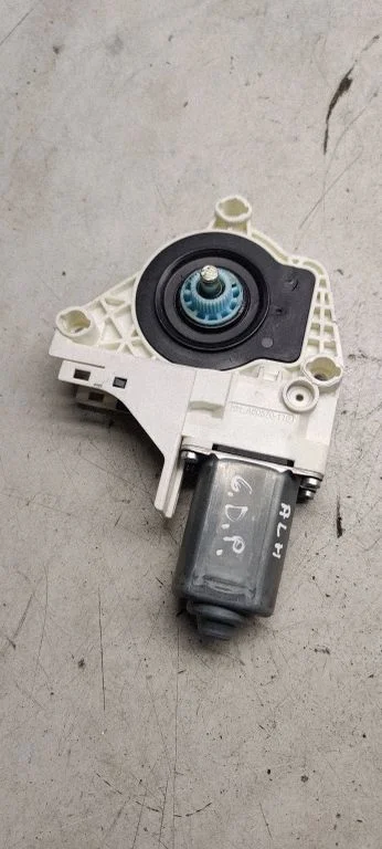 Rear door window regulator motor 8k0959801b