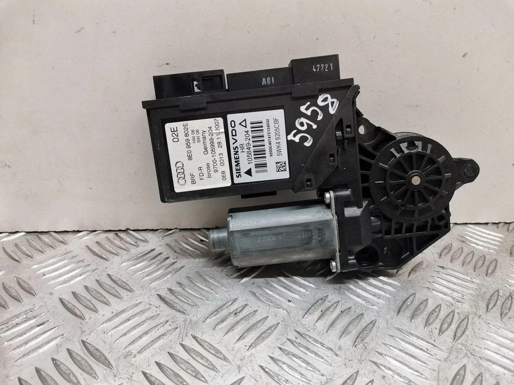 Rear door window regulator motor 8E0959802E