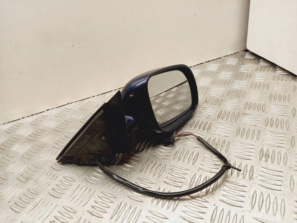 Front door electric wing mirror E1020514