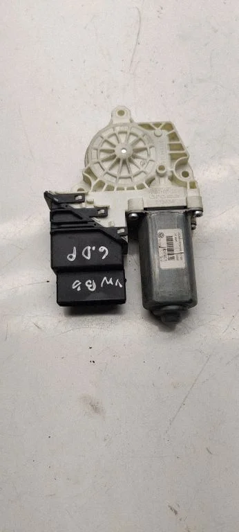 Rear door window regulator motor 3c9959704