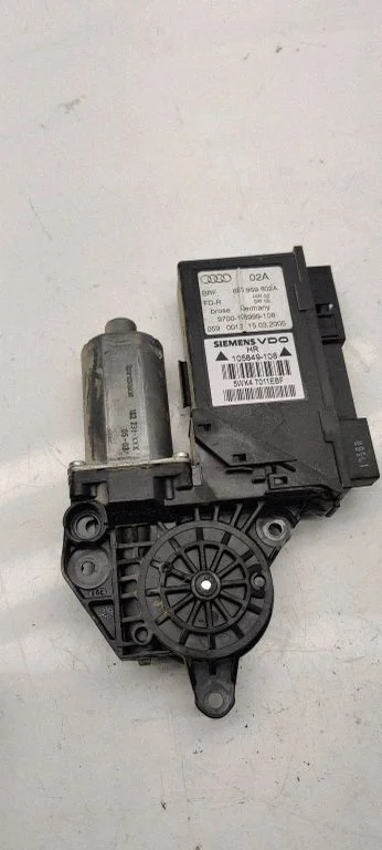Rear door window regulator motor 8e0959802A