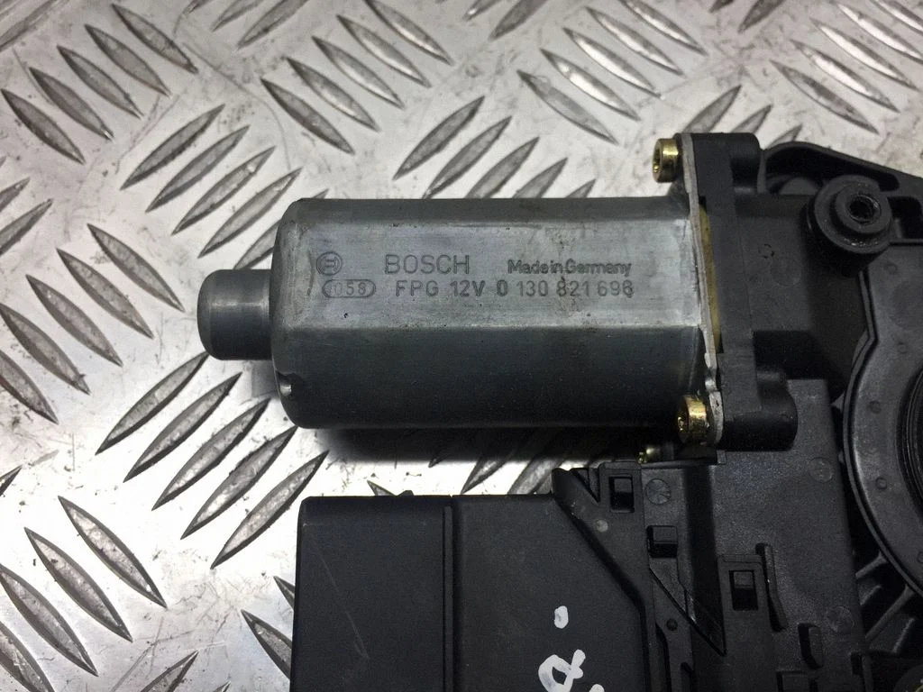 Rear door window regulator motor 3B9839752CJ