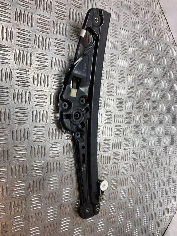 Rear door window regulator with motor – BMW 5 Series E60 E61 (2004-2010)