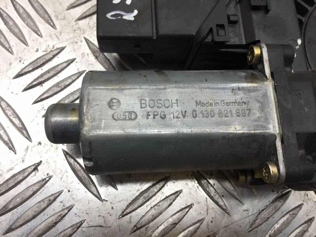 Rear door window regulator motor – Volkswagen Passat B5.5 (2001-2005)