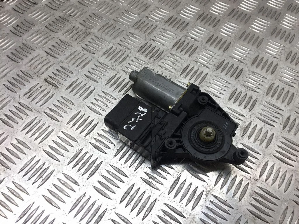 Rear door window regulator motor 0130821696