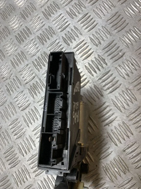 Rear door window regulator motor 8E0959802A