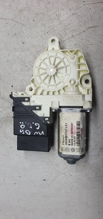 Aizmugurējā loga pacēlāja motoriņš – Volkswagen Passat B6 (2005-2010)