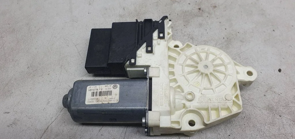 Rear door window regulator motor 3c9959704